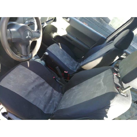 mitsubishi colt berlina 5 (z30a) del año 2005