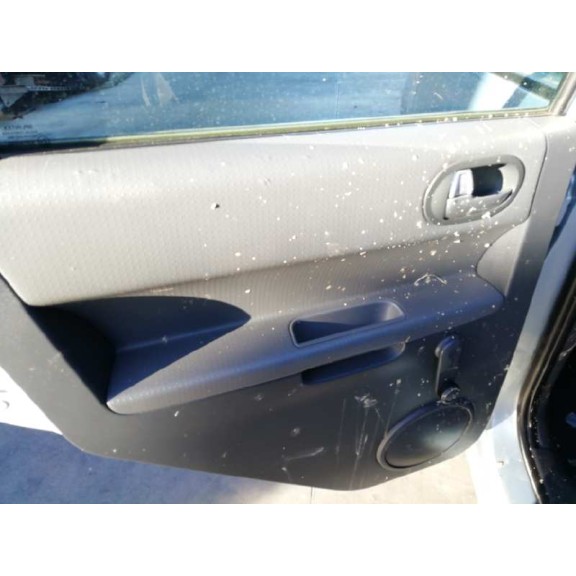 mitsubishi colt berlina 5 (z30a) del año 2005