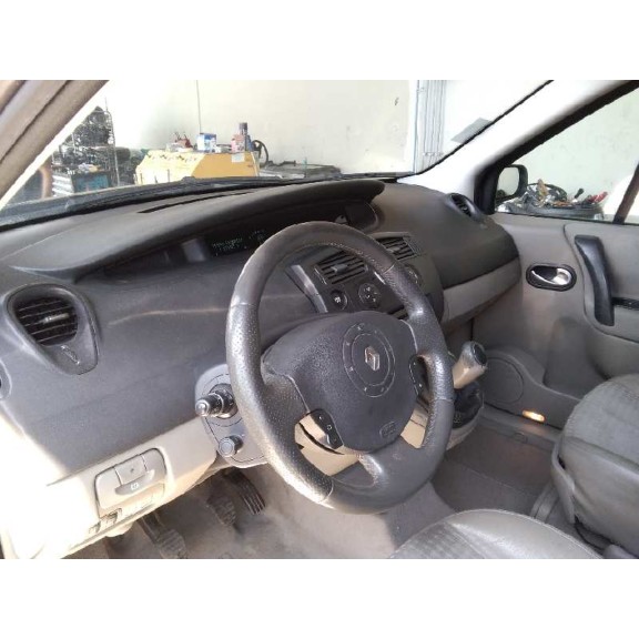 renault grand scenic del año 2004