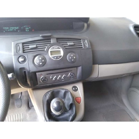 renault grand scenic del año 2004