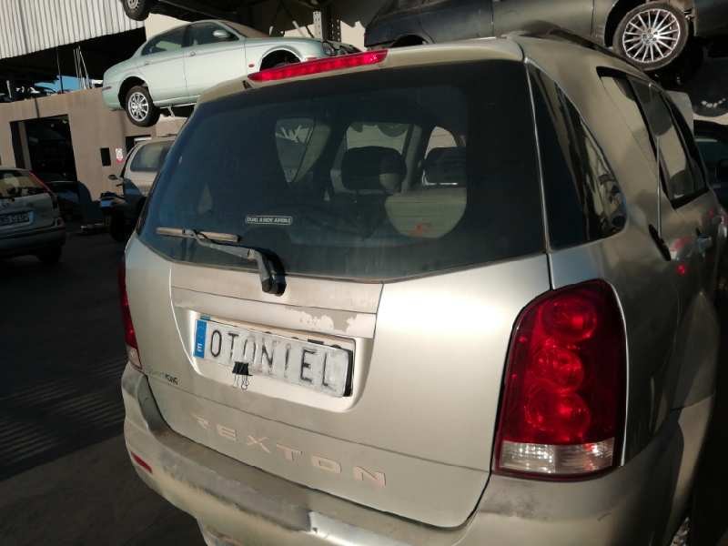 Recambio de porton trasero para ssangyong rexton 2.9 turbodiesel cat referencia OEM IAM 6400108322  6400108322