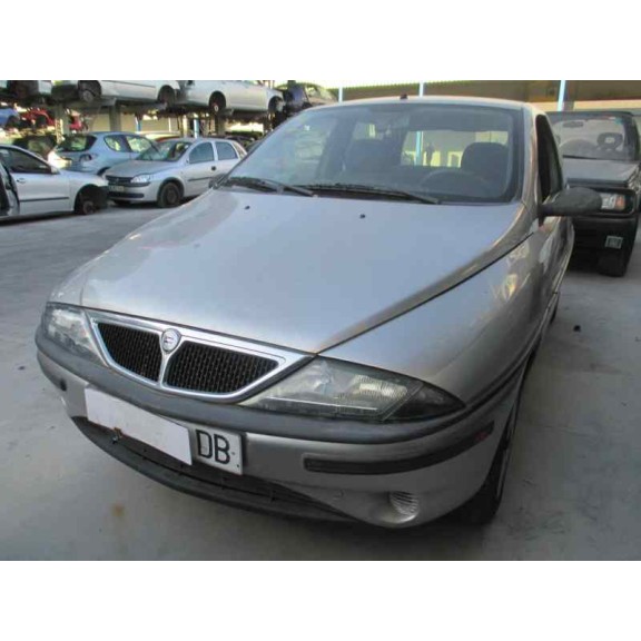 lancia lancia y del año 1996