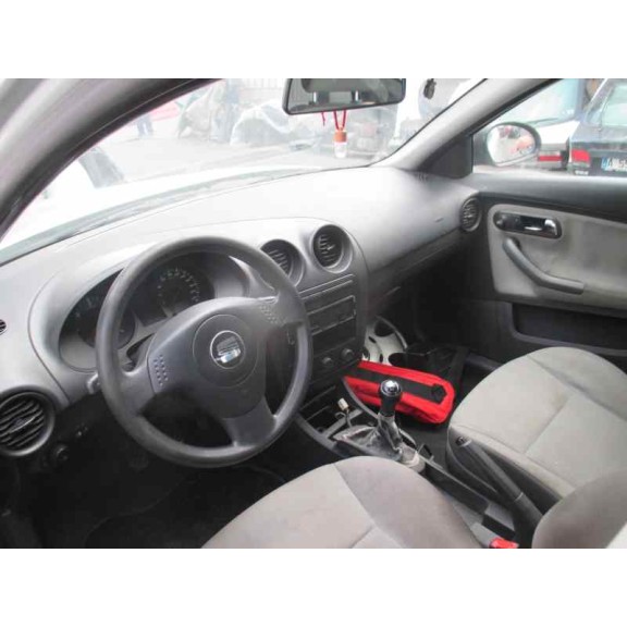 seat ibiza (6l1) del año 2002