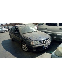 toyota avensis berlina (t 22) del año 2000