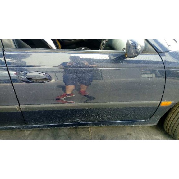 toyota avensis berlina (t 22) del año 2000