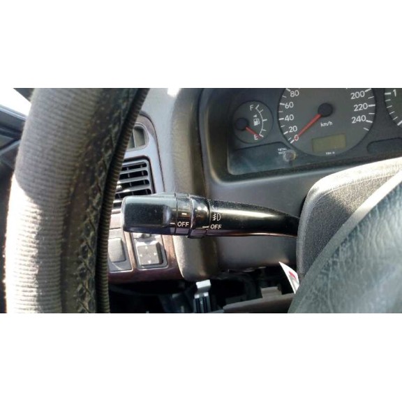 toyota avensis berlina (t 22) del año 2000