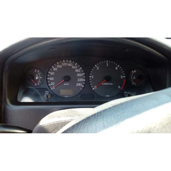 toyota avensis berlina (t 22) del año 2000