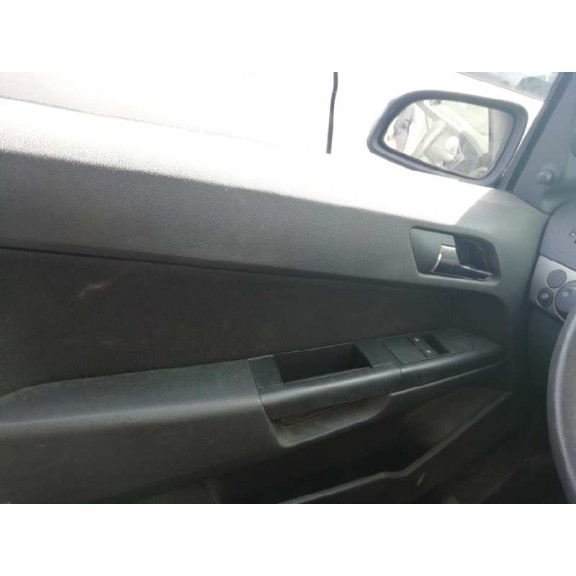 opel astra h berlina del año 2004