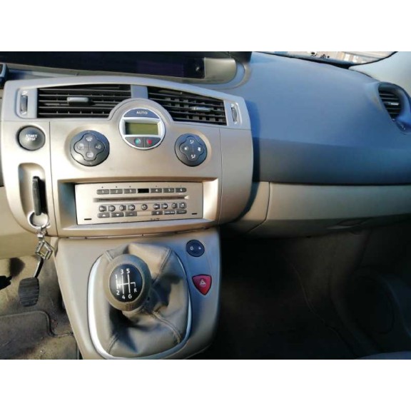 renault grand scenic del año 2004