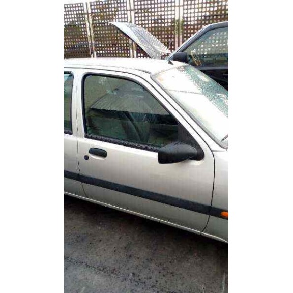 ford fiesta berlina (dx) del año 2000