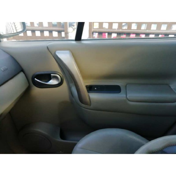 renault grand scenic del año 2004