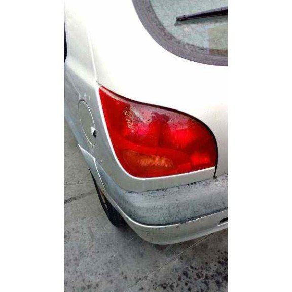 ford fiesta berlina (dx) del año 2000