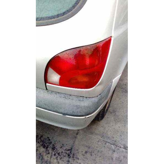 ford fiesta berlina (dx) del año 2000