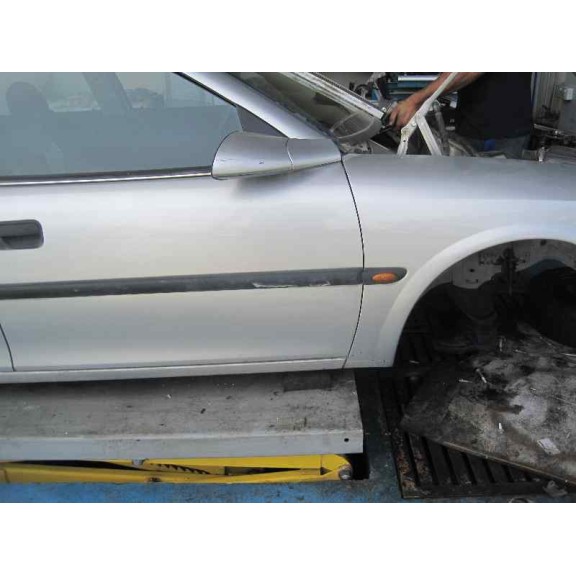 opel vectra b berlina del año 1999