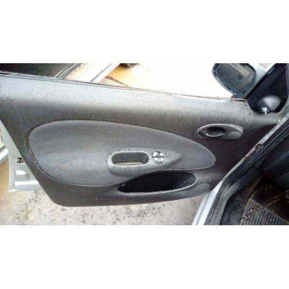 ford fiesta berlina (dx) del año 2000