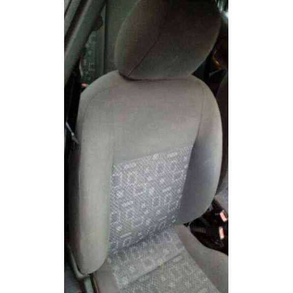 ford fiesta berlina (dx) del año 2000