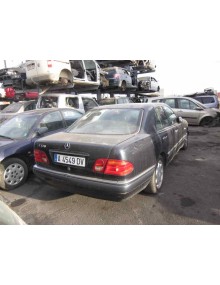 mercedes-benz clase e (w210) berlina del año 1999