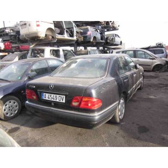 mercedes-benz clase e (w210) berlina del año 1999
