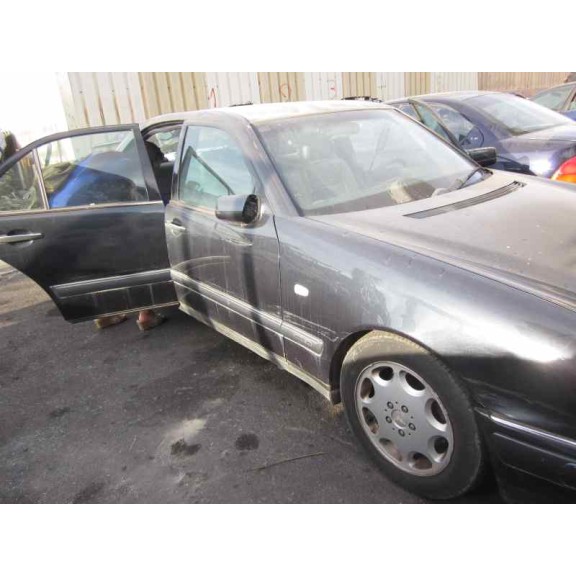 mercedes-benz clase e (w210) berlina del año 1999
