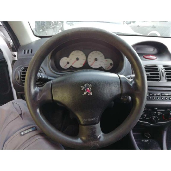 peugeot 206 berlina del año 2004