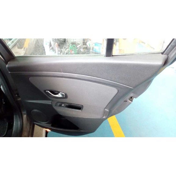 renault megane iii berlina 5 p del año 2010