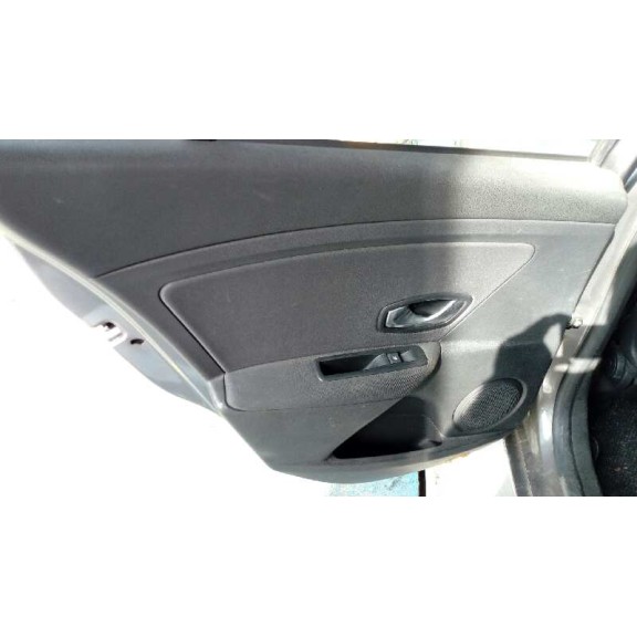 renault megane iii berlina 5 p del año 2010