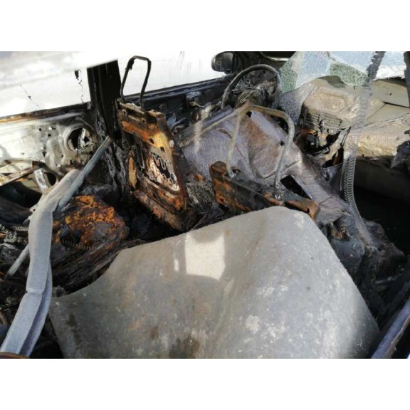 nissan almera tino (v10m) del año 2006