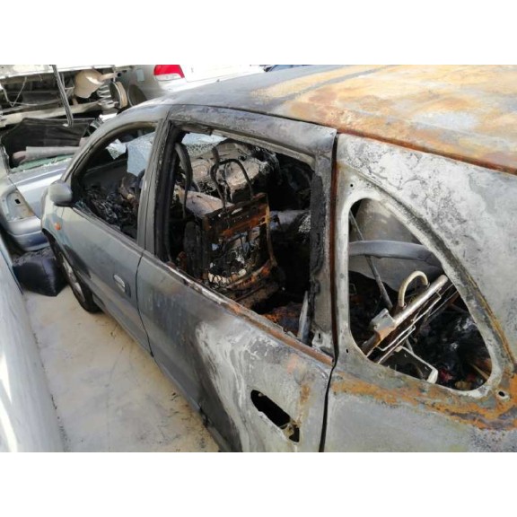 nissan almera tino (v10m) del año 2006