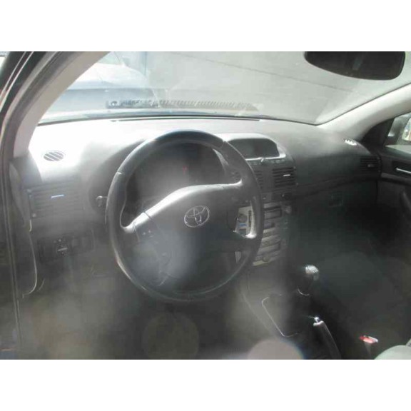 toyota avensis berlina (t25) del año 2004