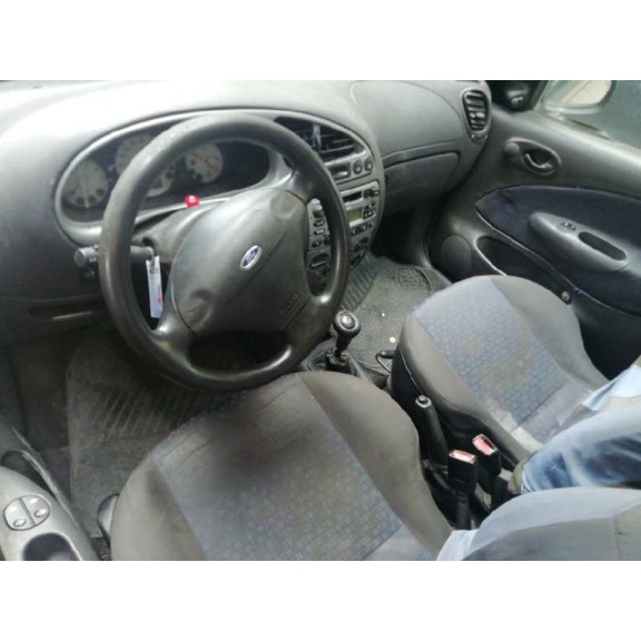 ford fiesta berlina (dx) del año 2001
