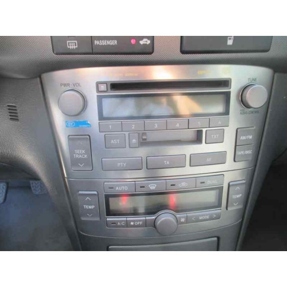 toyota avensis berlina (t25) del año 2004