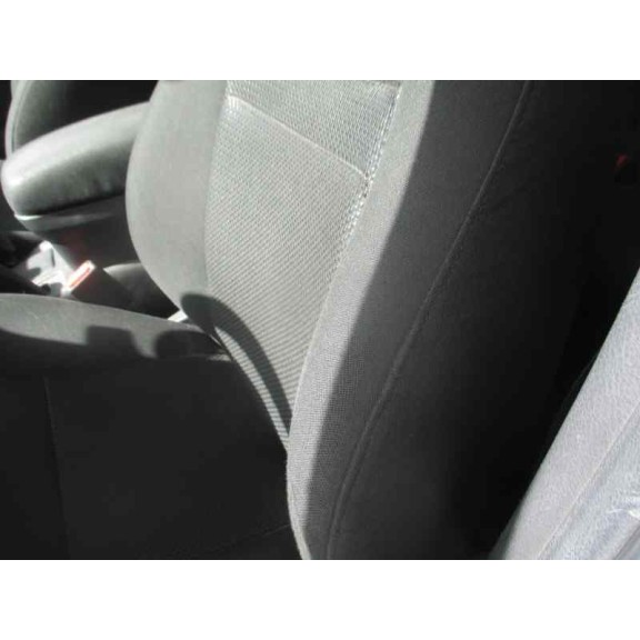 toyota avensis berlina (t25) del año 2004