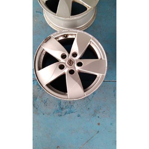 renault megane iii berlina 5 p del año 2010