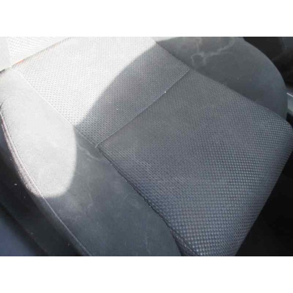 toyota avensis berlina (t25) del año 2004