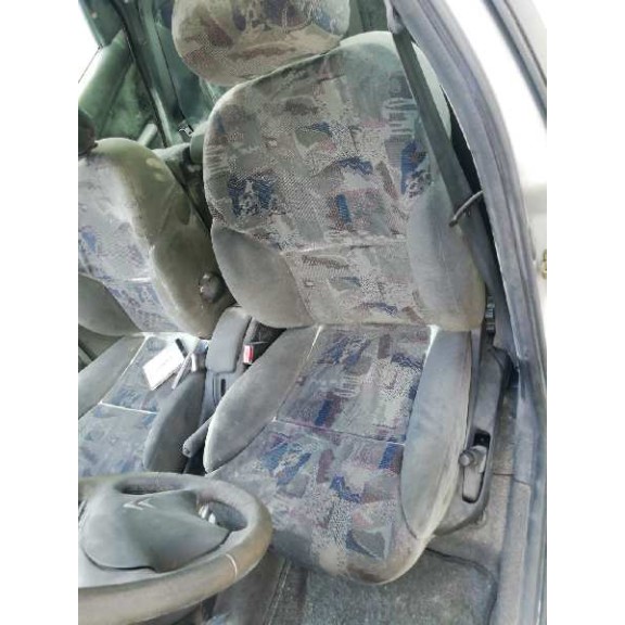 citroën xsara berlina del año 2002