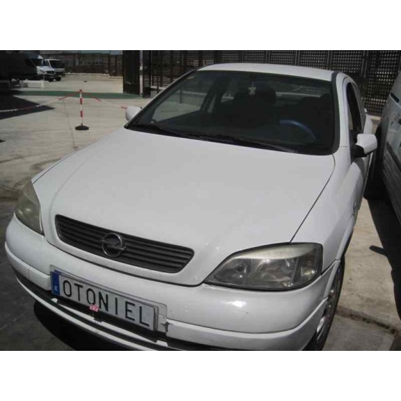 opel astra g berlina del año 2000