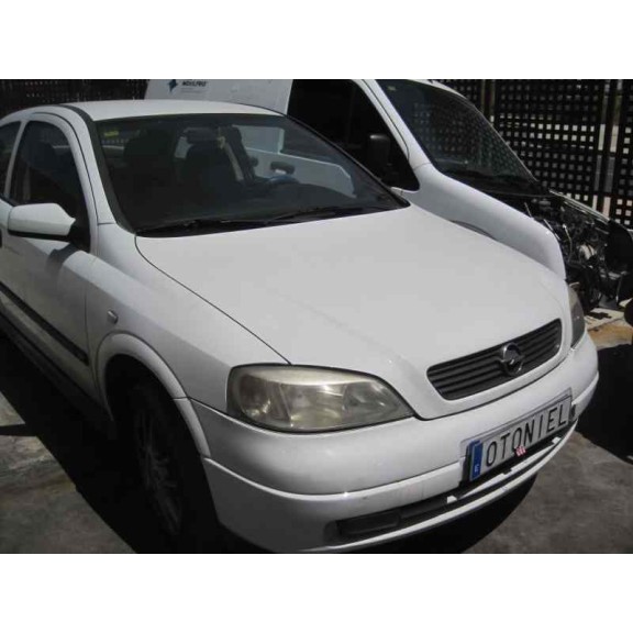 opel astra g berlina del año 2000