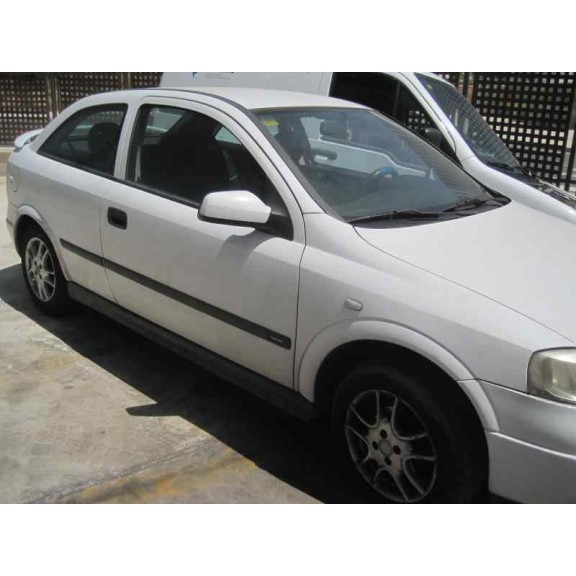 opel astra g berlina del año 2000