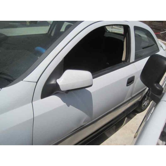 opel astra g berlina del año 2000