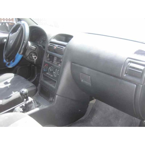 opel astra g berlina del año 2000