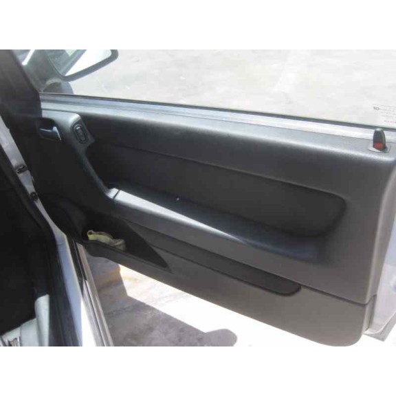 opel astra g berlina del año 2000