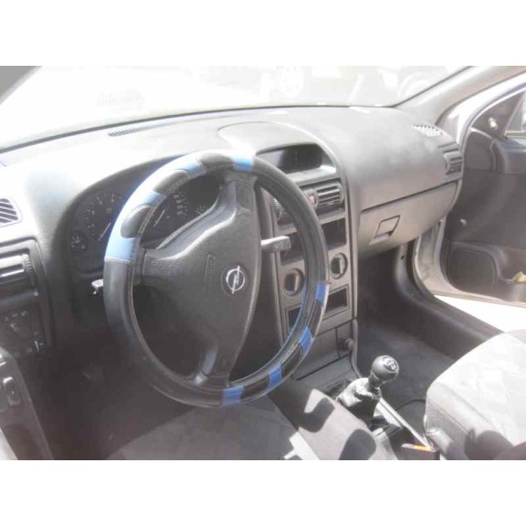 opel astra g berlina del año 2000