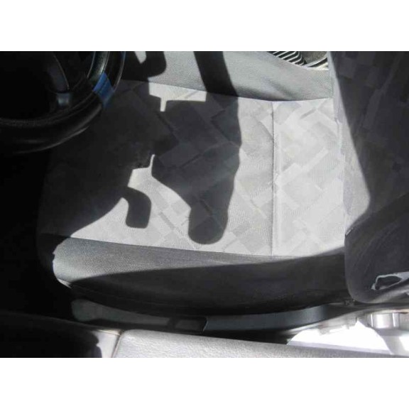 opel astra g berlina del año 2000