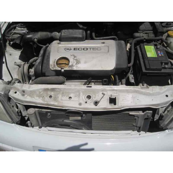 opel astra g berlina del año 2000