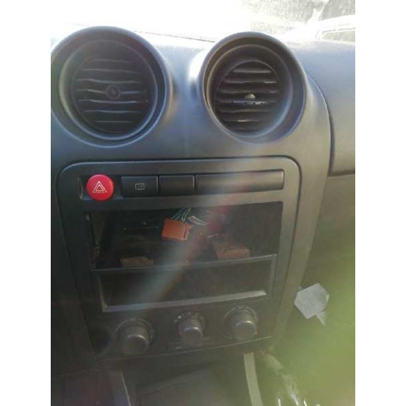 seat ibiza (6l1) del año 2003