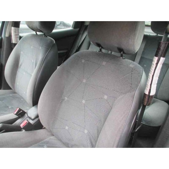 citroën xsara berlina del año 2002