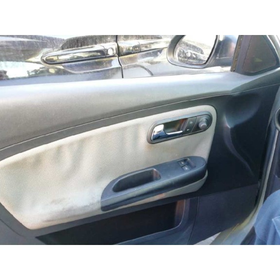 seat ibiza (6l1) del año 2003