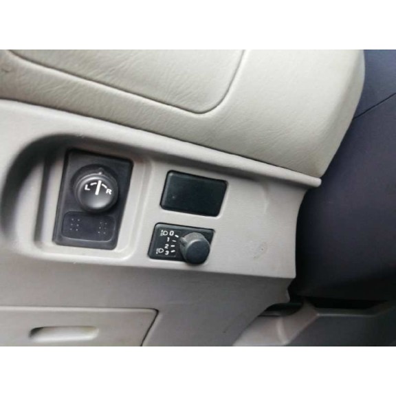 nissan almera tino (v10m) del año 2000