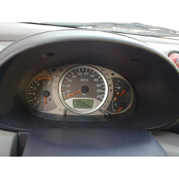 nissan almera tino (v10m) del año 2000