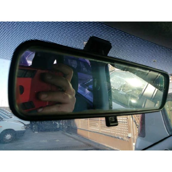 nissan almera tino (v10m) del año 2000